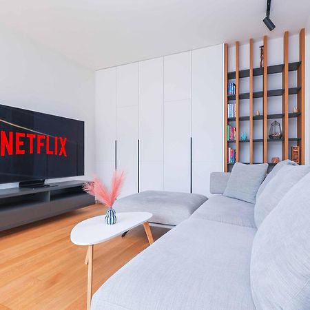 Downtown Luxe Retreat- Konventna Apartment Bratislava Bagian luar foto