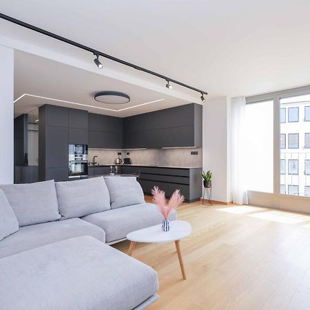 Downtown Luxe Retreat- Konventna Apartment Bratislava Bagian luar foto
