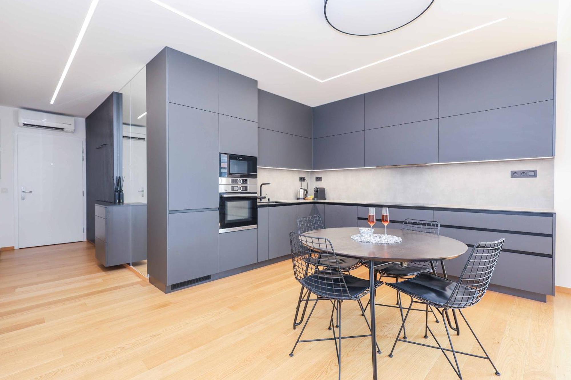 Downtown Luxe Retreat- Konventna Apartment Bratislava Bagian luar foto