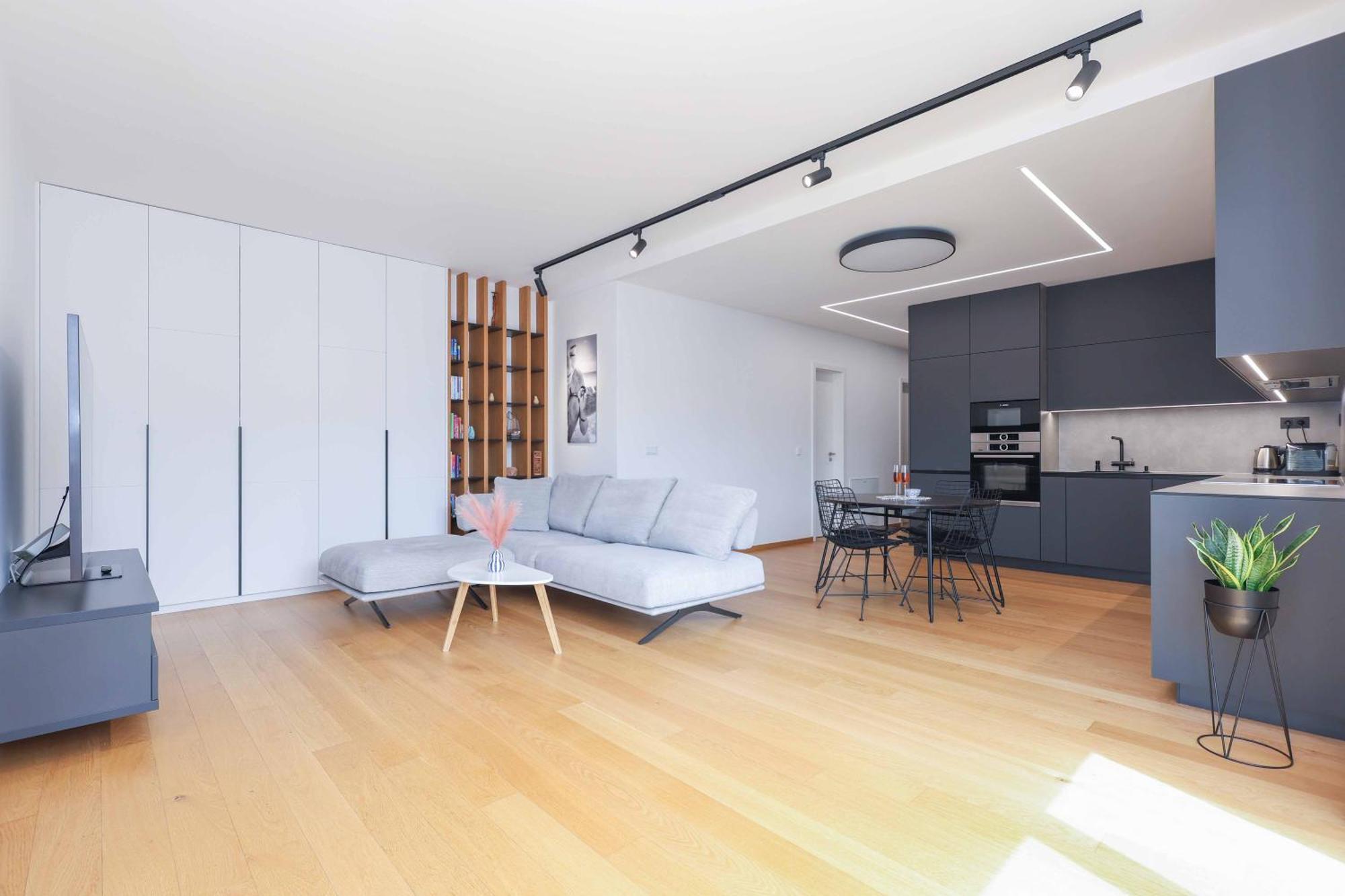 Downtown Luxe Retreat- Konventna Apartment Bratislava Bagian luar foto