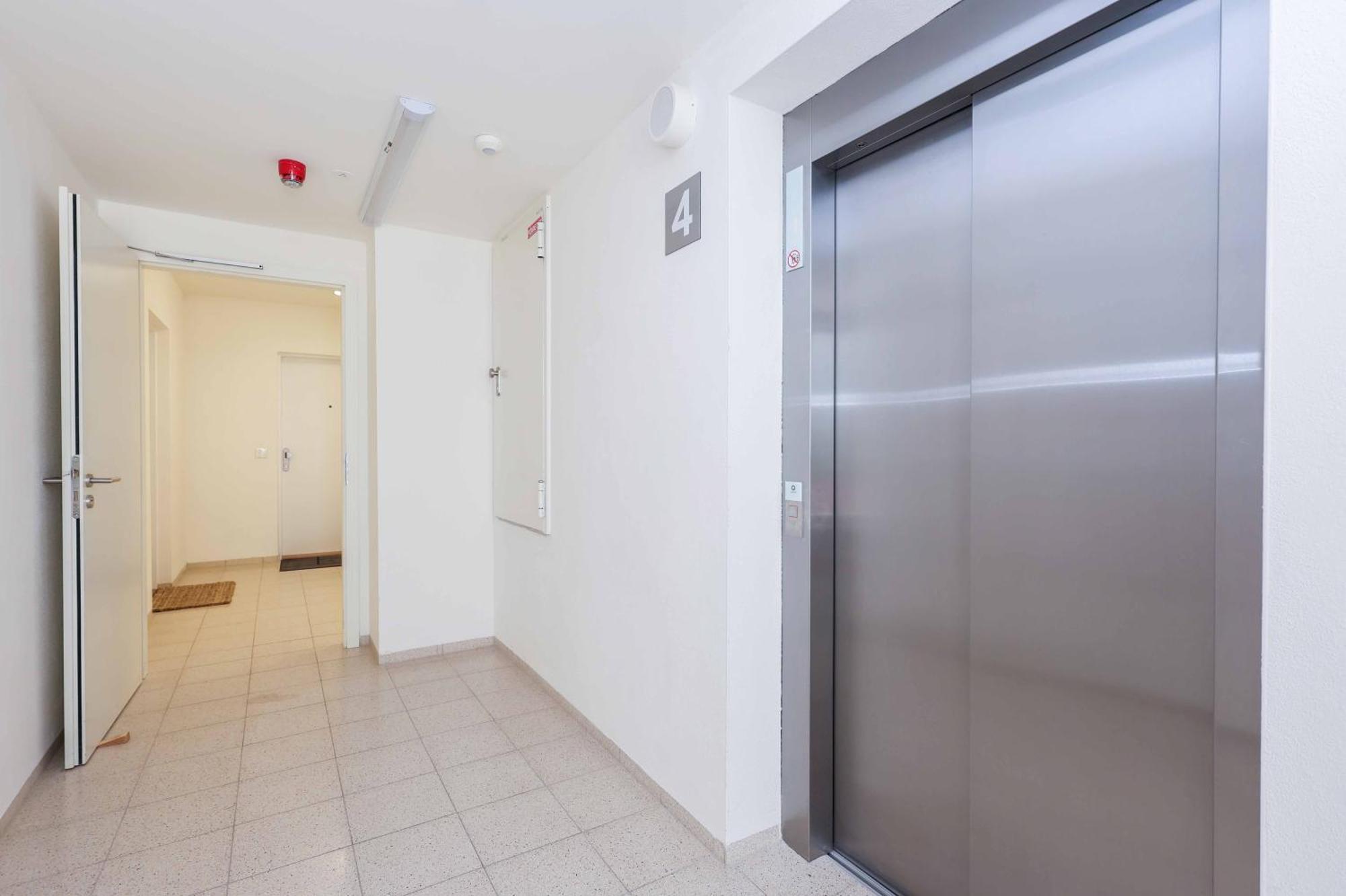Downtown Luxe Retreat- Konventna Apartment Bratislava Bagian luar foto