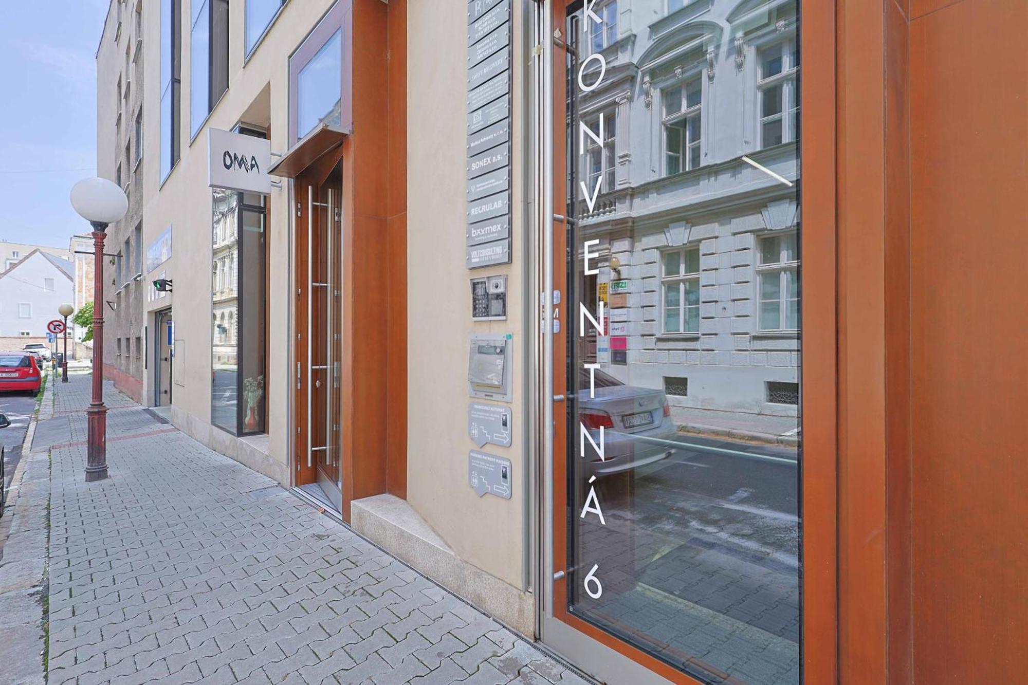 Downtown Luxe Retreat- Konventna Apartment Bratislava Bagian luar foto